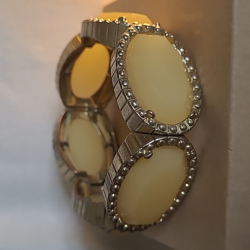 Cream stone stretch bracelet, 8 inch